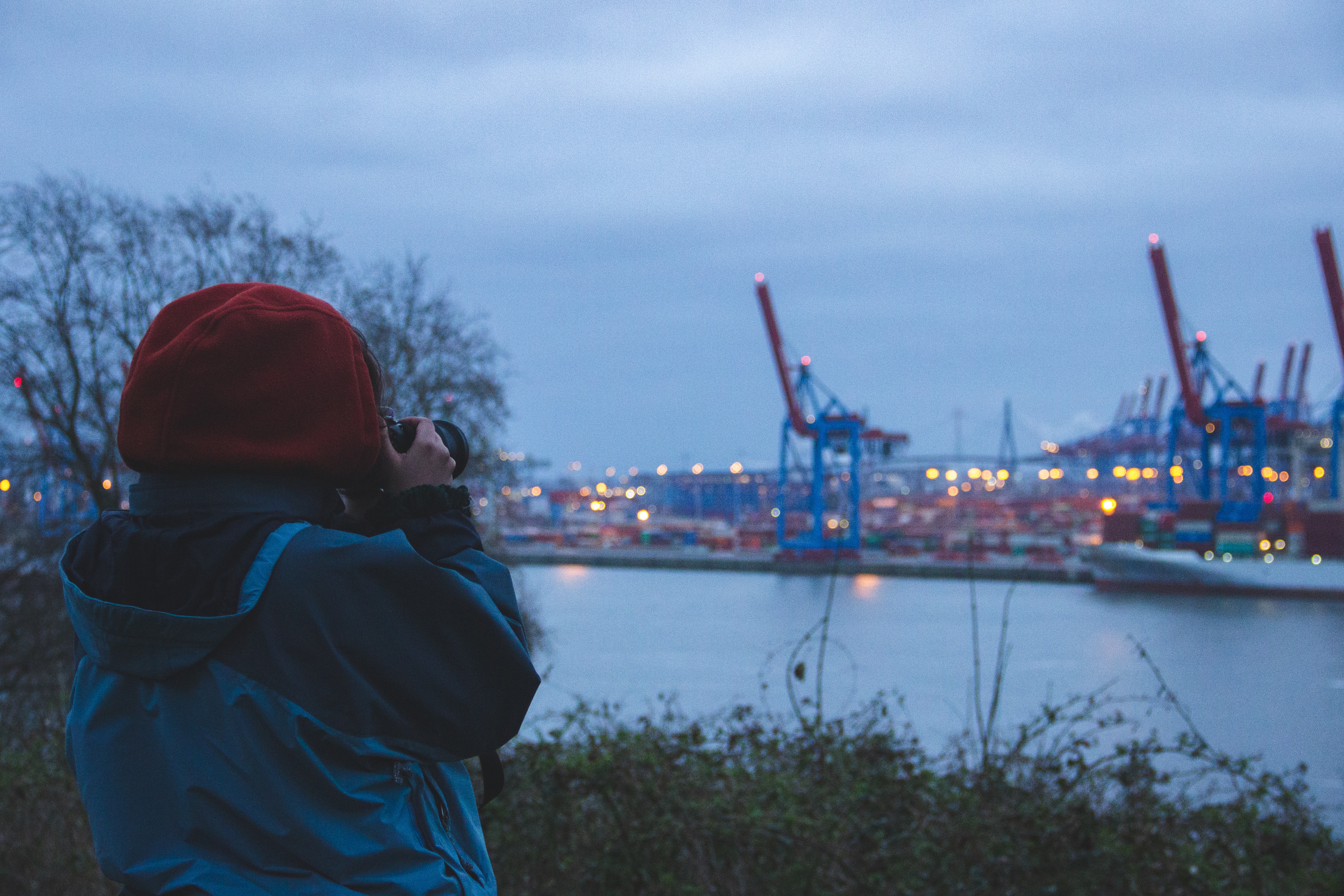 Docker Environment Variables vs Arguments